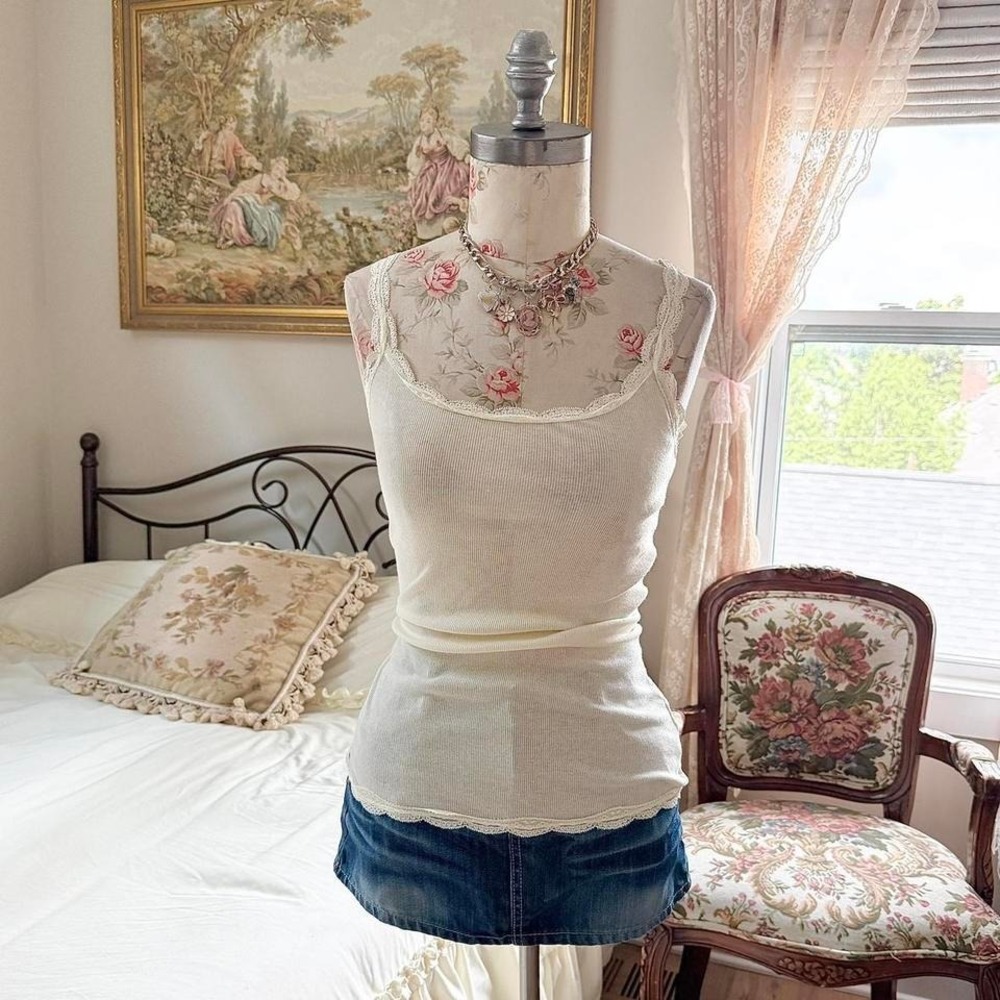 Lace trim tank  Y2K cream lace trim tank Converse size medium